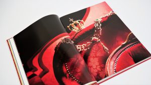 印刷・製本技術の粋を尽くした豪華写真集。ドライオフセット印刷により