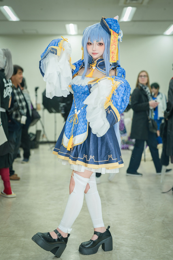 コスプレ】「兎田ぺこら」のキョンシー姿が可愛すぎ！ちょこん座りに