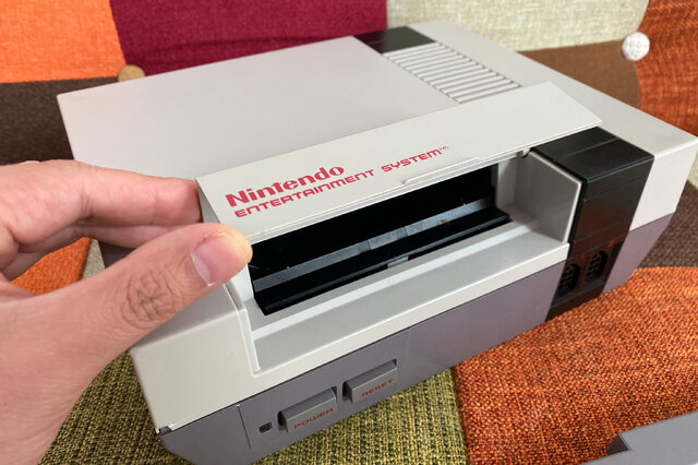 国内ではほとんど情報が無い海外版ファミコン「NES」の不思議な世界