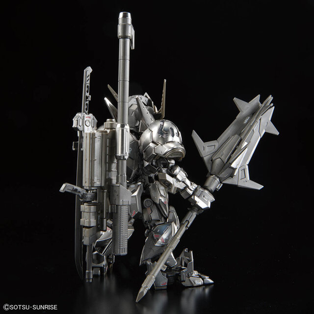 約2万円の「HG フェネクス（ゴールド/シルバーメッキ仕様セット）」が