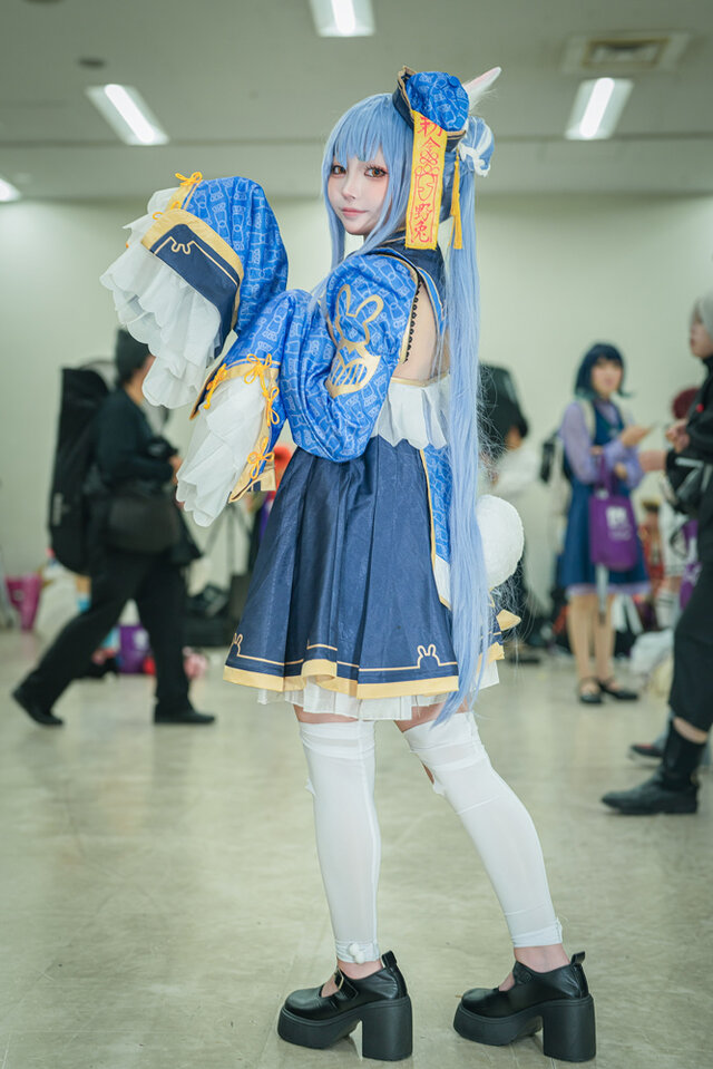 コスプレ】「兎田ぺこら」のキョンシー姿が可愛すぎ！ちょこん座りに