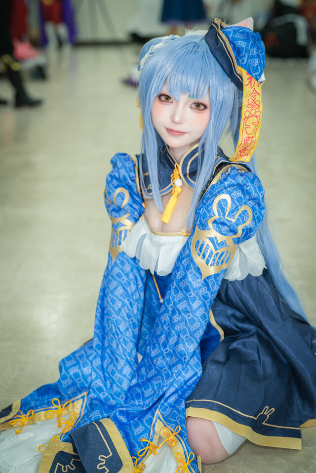 コスプレ】「兎田ぺこら」のキョンシー姿が可愛すぎ！ちょこん座りに