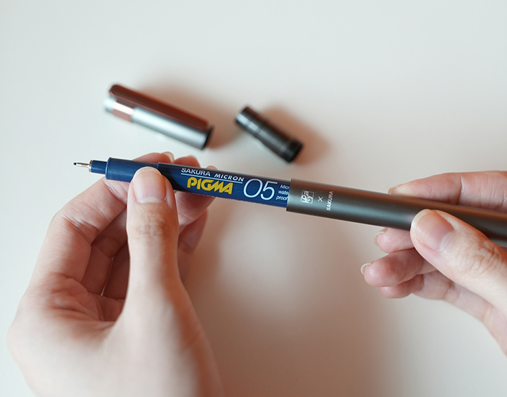 新製品】メタルの質感で「ピグマ®」をスタイリッシュに演出する〈伊東