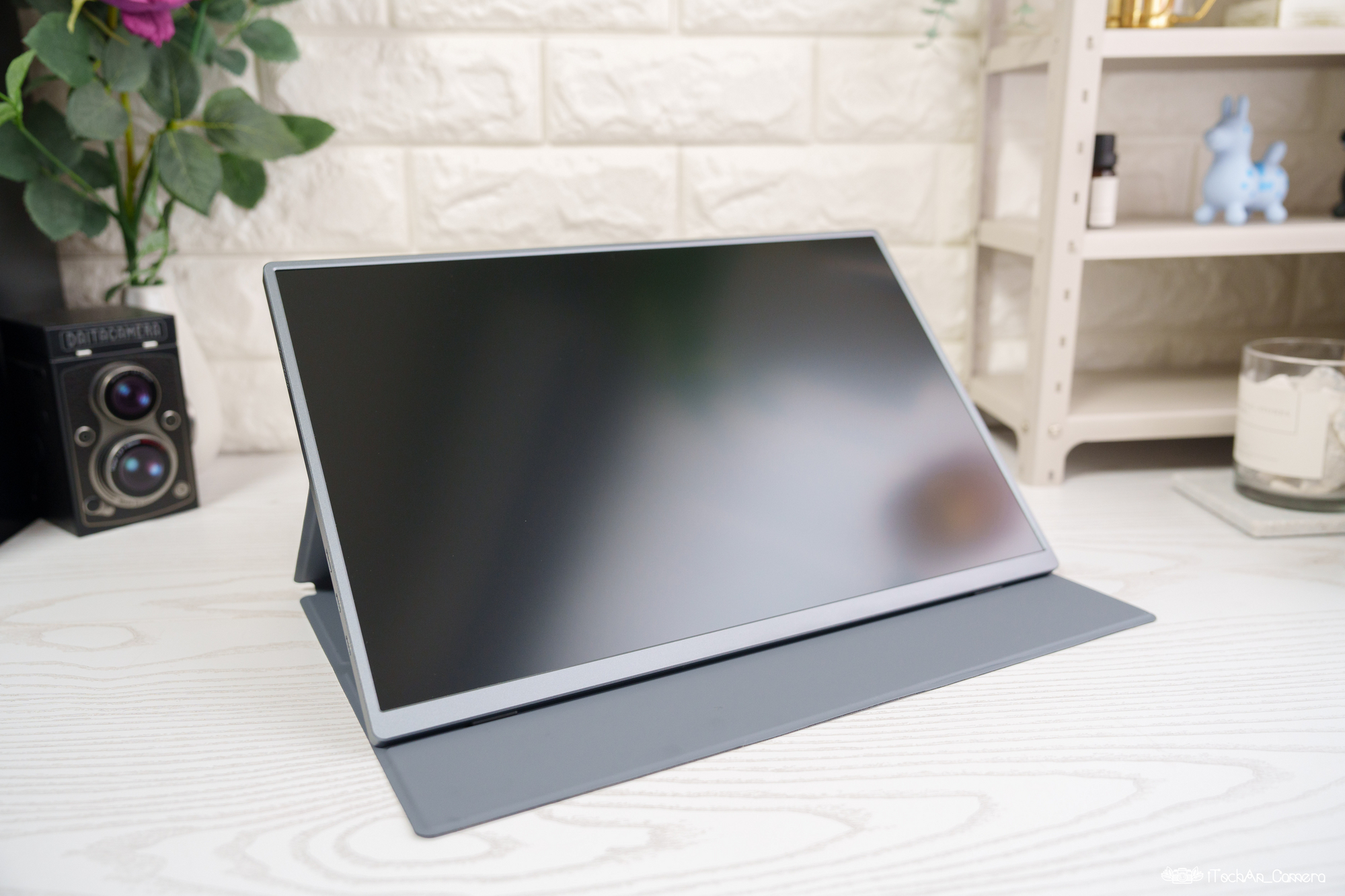 比率16:10で生産性が向上！ 4K+ 16インチの大画面、高画質なモバイル