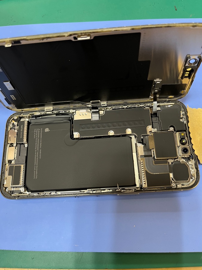 iPhone15ProMax画面割れ交換のご案内！ | iPhone修理アイサポ 修理事例