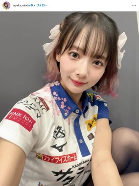 麻雀「サクラナイツ」岡田紗佳、桜色ヘア＆ユニフォーム姿 「役満