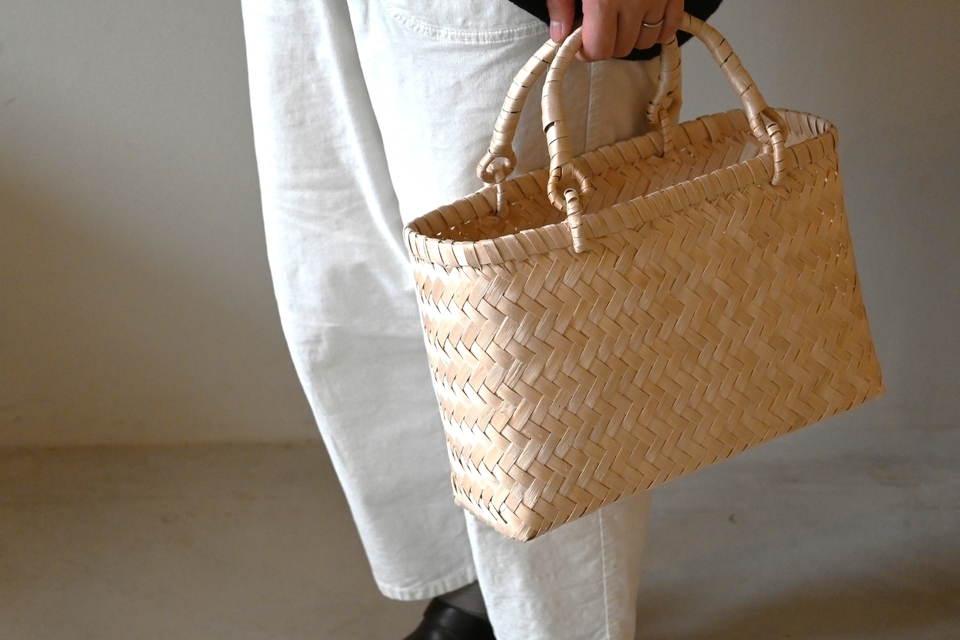 イタヤ細工の少し背の低いかごバッグ - ウェブショップ - jokogumo