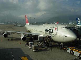 大空で乾杯! ノースウエスト航空 B747-400