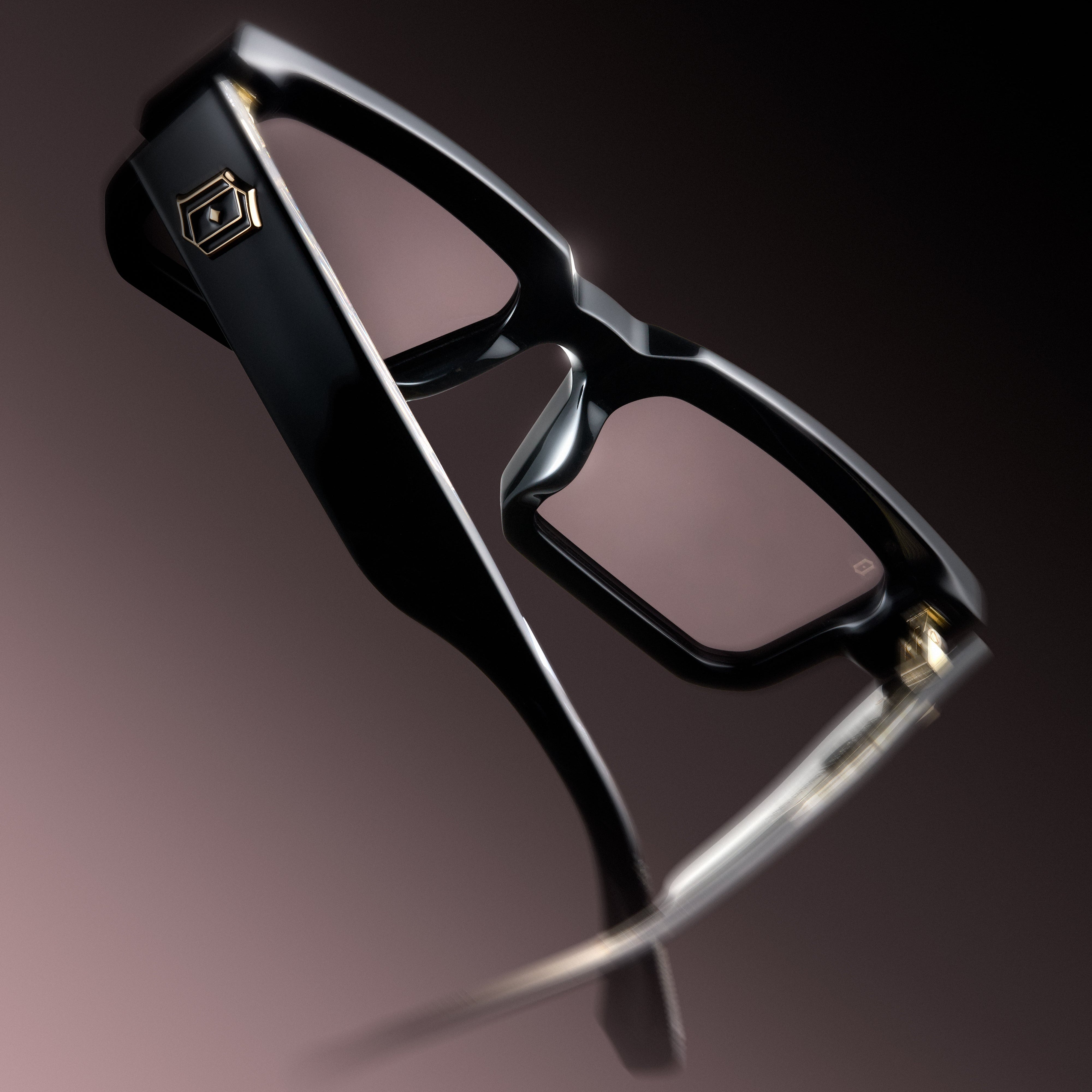 BLACK TITAN – JAMES ORO