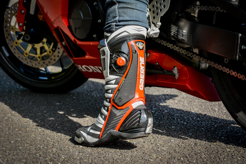 サーキットからワインディングで足元をサポート！ガエルネ「GP-1 EVO