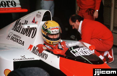 F1日本GP決勝、運転席のアイル…：アイルトン・セナ 音速の貴公子