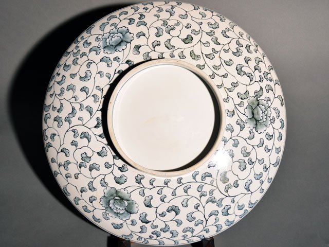 献上手古伊万里焼】飾絵皿（特大）染錦本金獅子繚乱地紋