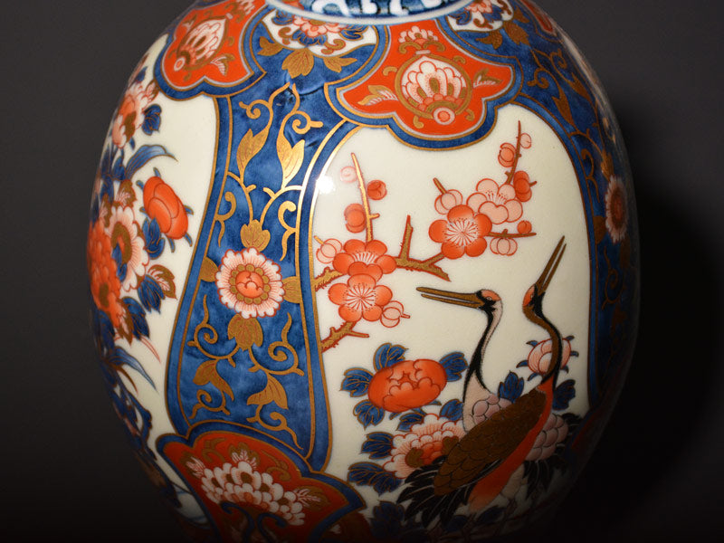献上手古伊万里焼】花瓶 染錦本金花籠夫婦鶴図