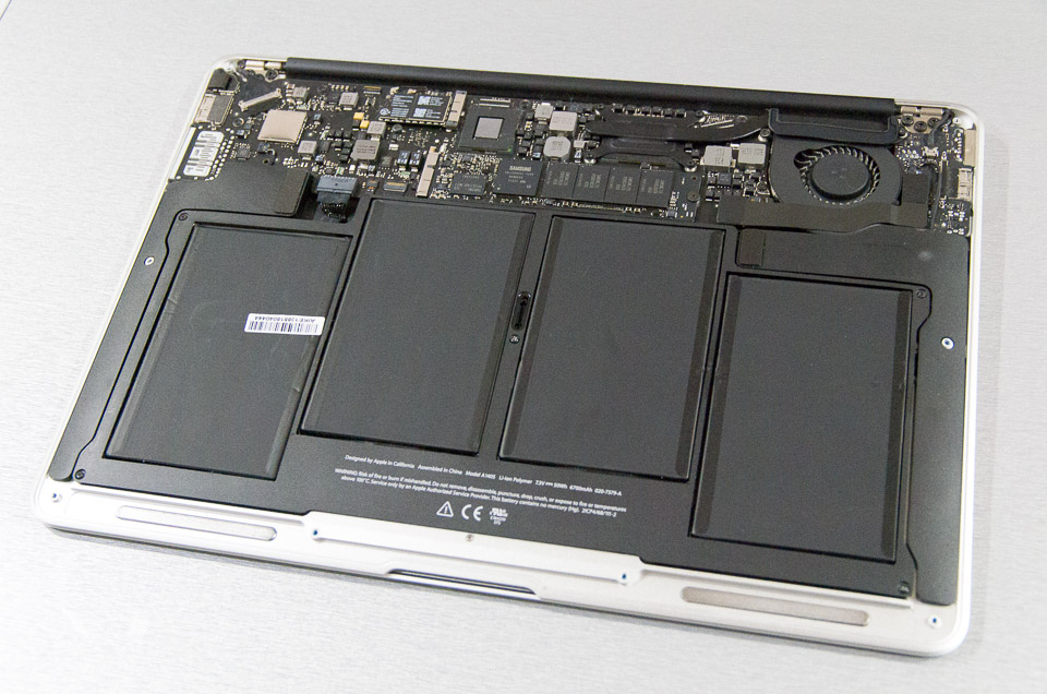 MacBook Air 13 (Mid 2012) のバッテリー交換にチャレンジ | 巨大