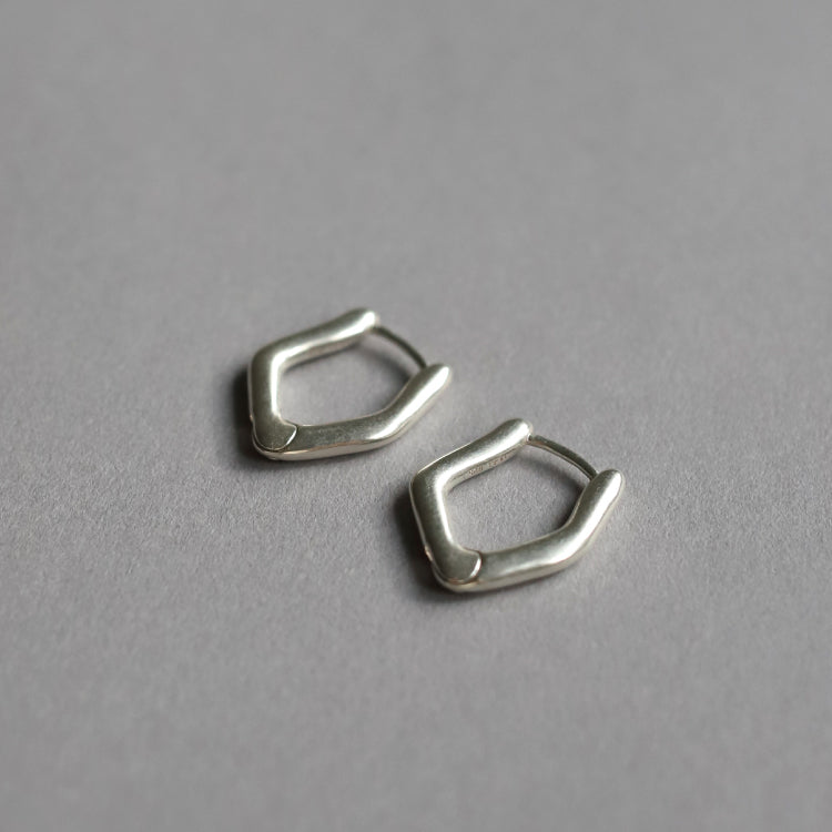 ダガーピアス SV