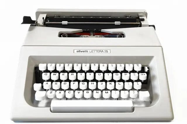olivetti Lettera25 中古タイプライター｜タイプライター専門店の尾河商会