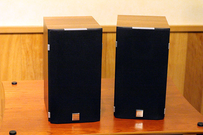 中古品】DALI/スピーカー/LEKTOR1(ペア):ライトウォールナット 高級