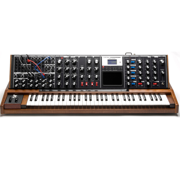 Korg最高峰のシンセサイザーが誕生！！MOOGからMinimoog Voyager XL！！