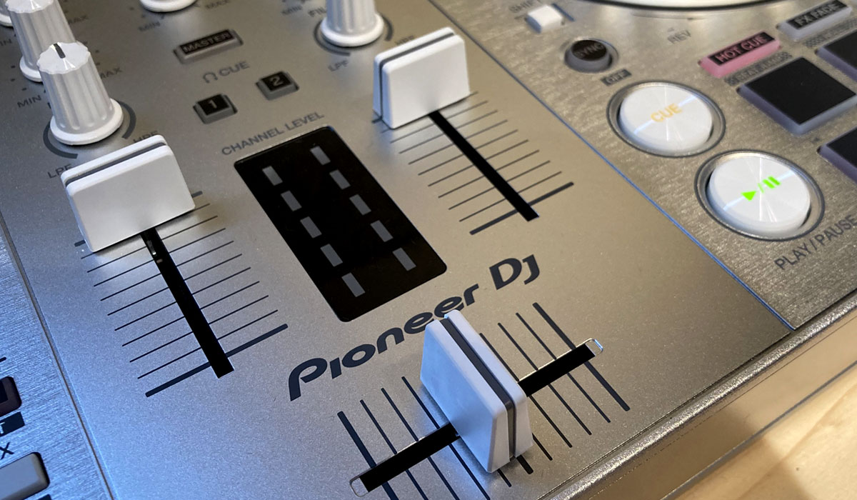 カラバリ史上間違いなく最高傑作】Pioneer DJ DDJ-SB3の限定シルバー