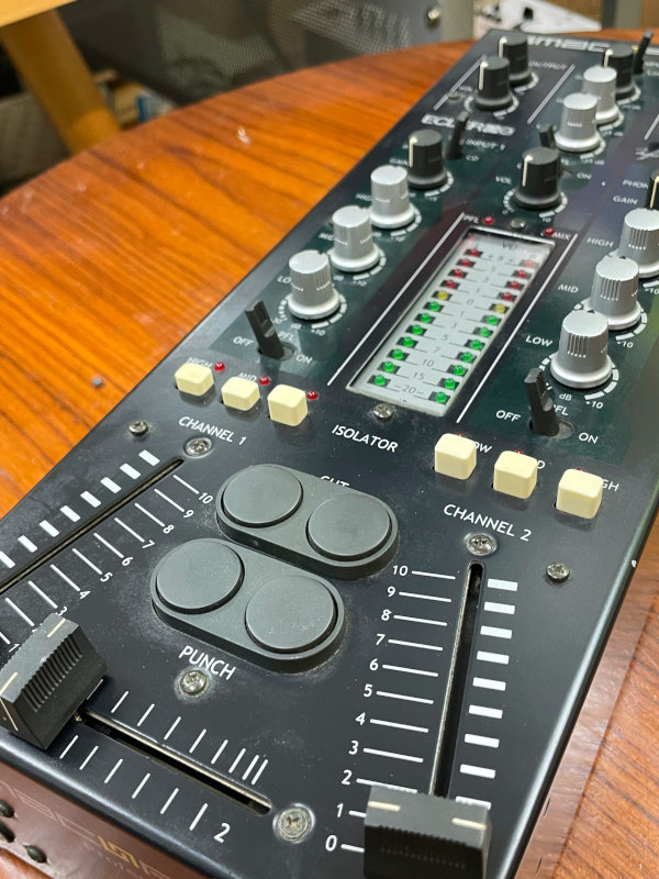 ECLERのDJミキサー、SMAC PRO20のジャンク品です。