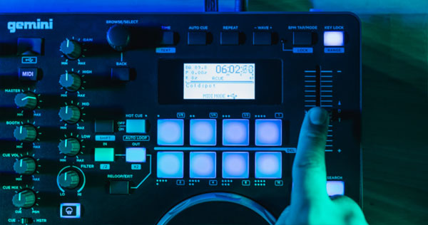 次回入荷時期未定。USBフラッシュメモリのみでDJが可能な