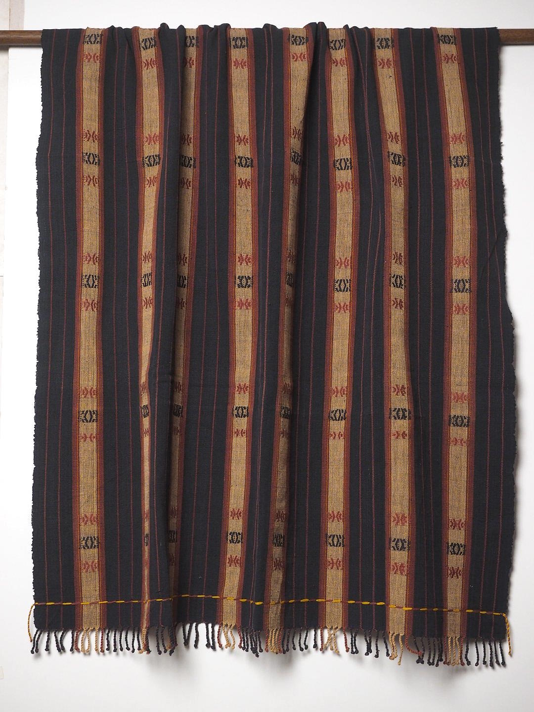 インド、ミャンマー ナガ族の手織り布 - アジアの布専門店ウィージャ