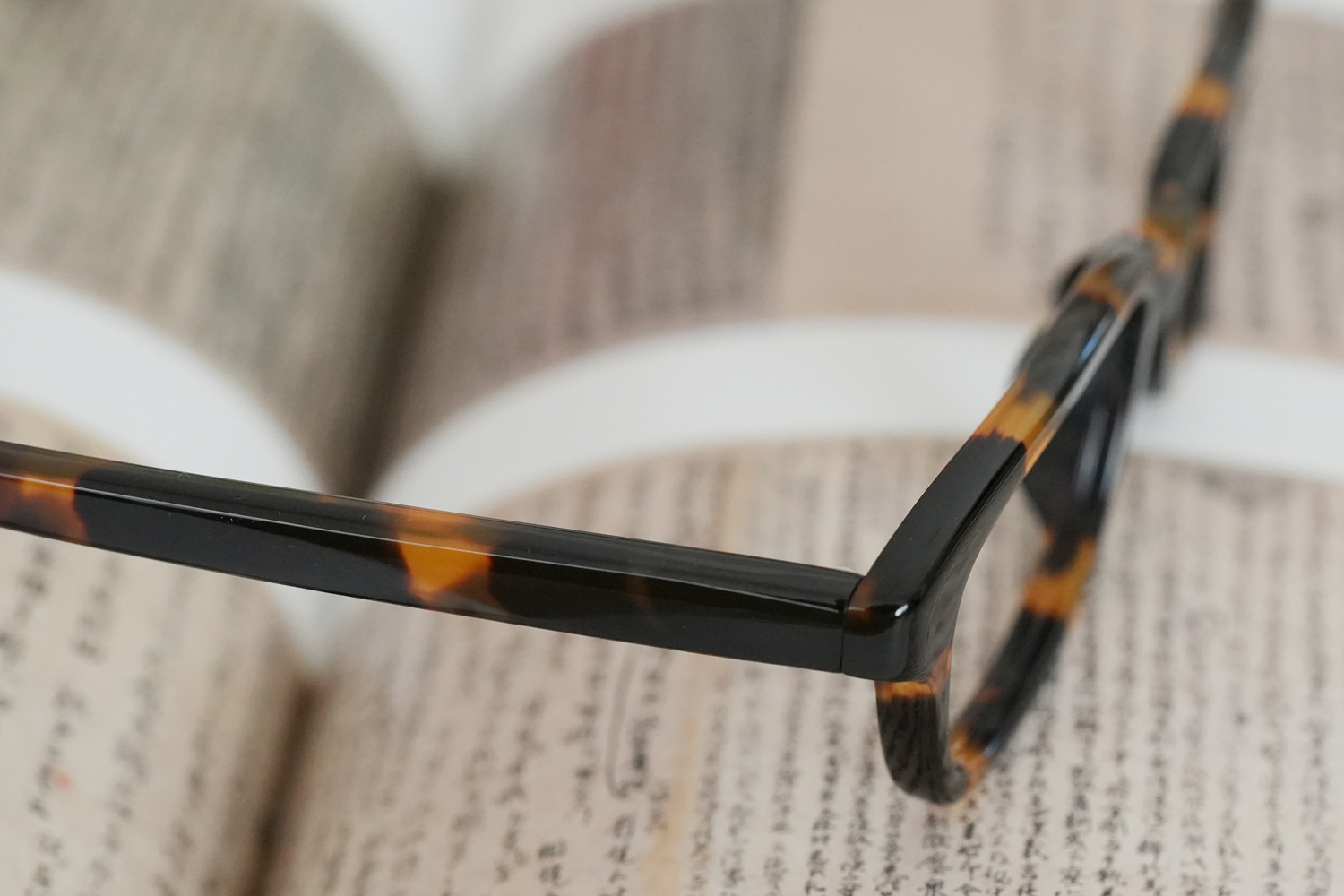 べっ甲メガネ A32TKK DK6508 黒バラ甲｜メガネ店トリプル銀座