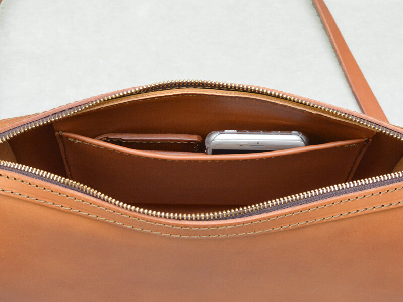 シンプルな見た目のファスナーショルダーバッグ | Organ＜オルガン＞