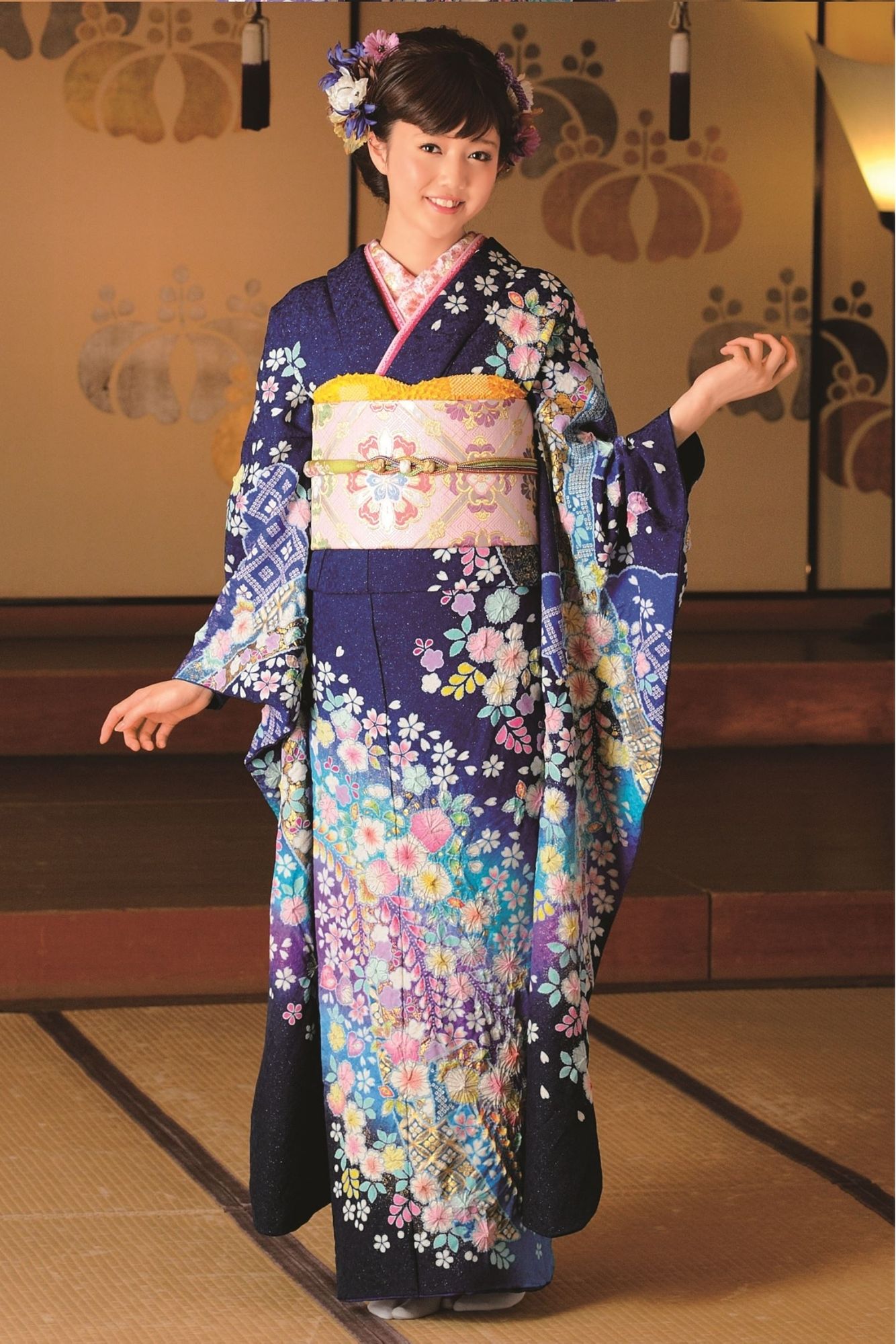 紺色地×銀通しキラキラ 辻が花が豪華な唐絞り振袖｜気品を纏う晴れの日