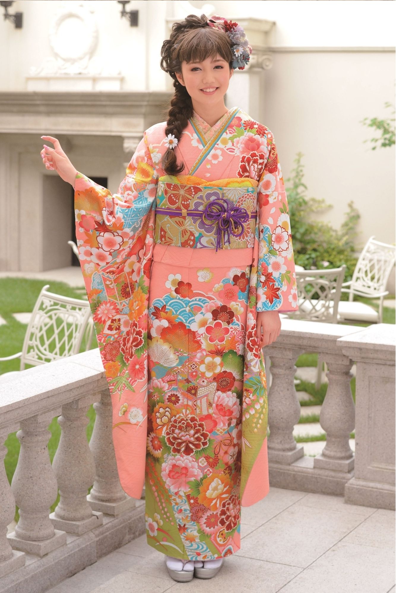 鮮やかなピンク地に牡丹と桜が咲く振袖｜水色や若草色が差し色で華やぐ一着