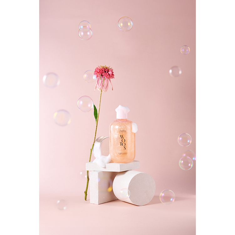 つるもちボディソープ フラワーガーデン 300ml: コスメ＆ビューティー