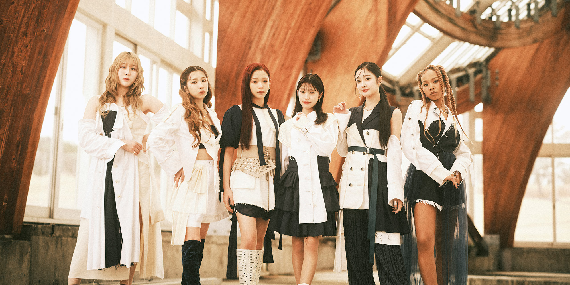 Little Glee Monster「Ambitious」Special Site