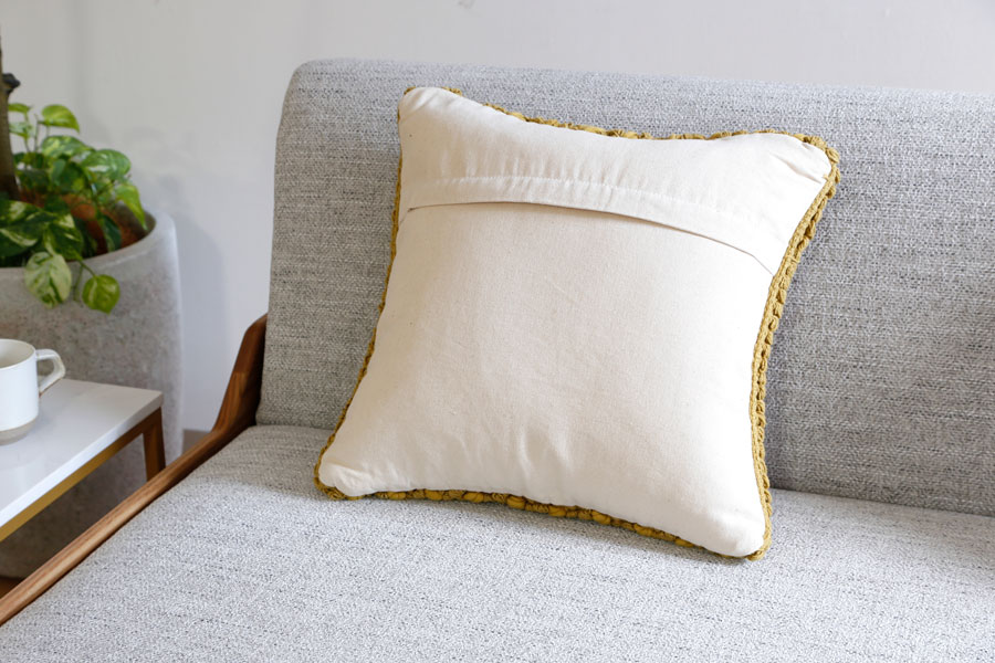 新品 LIVING HOUSE クッションレスト KARE 新品 LIVING HOUSE