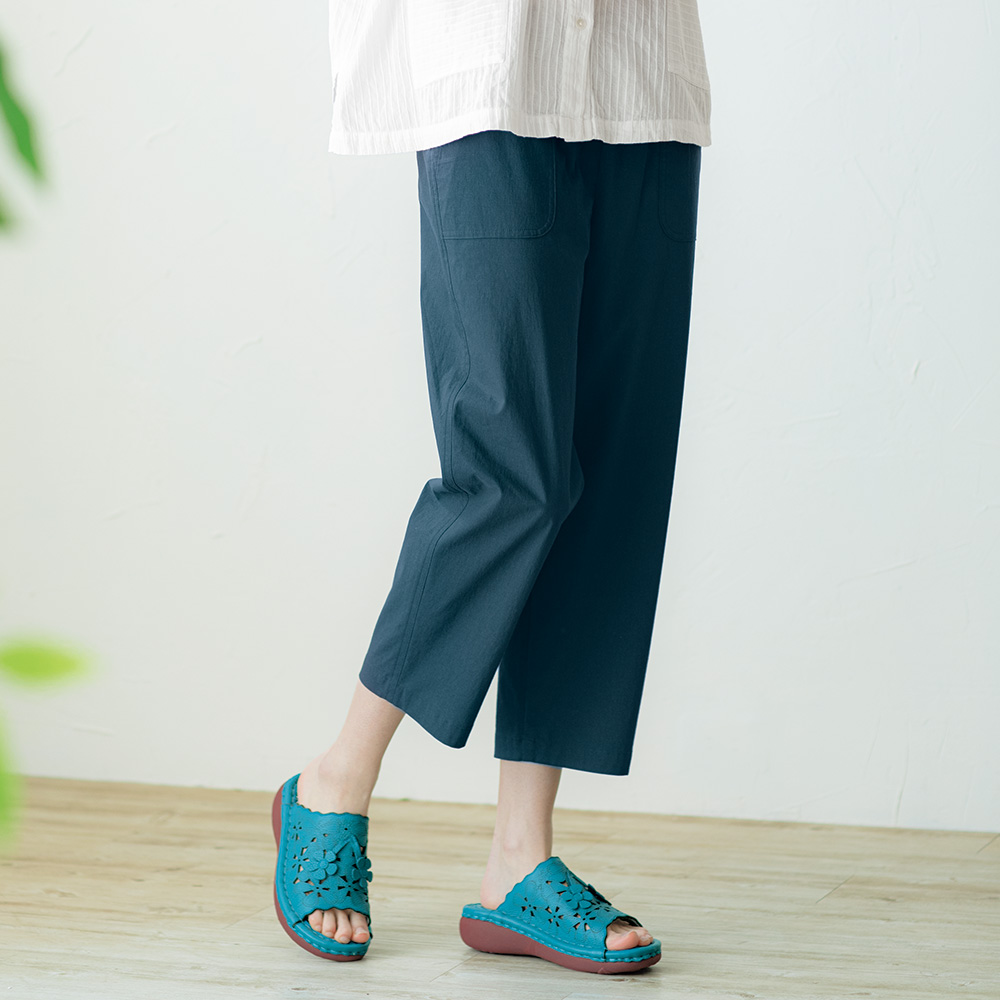 エスタシオン フラワーモチーフのレザーカットサンダル | ライトアップ