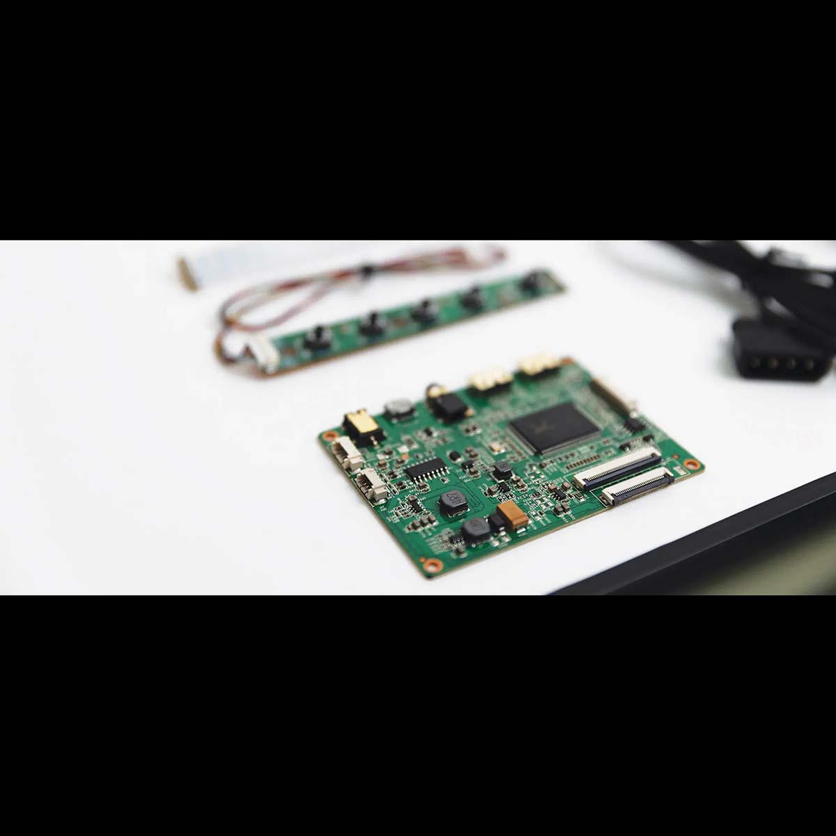 HYTE Y60 12.6 LCD DIY KIT【終息】 | 株式会社リンクスインターナショナル