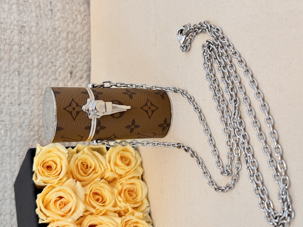 100% Original Louis Vuitton Lipstick case Monogram Reverse Secondhand