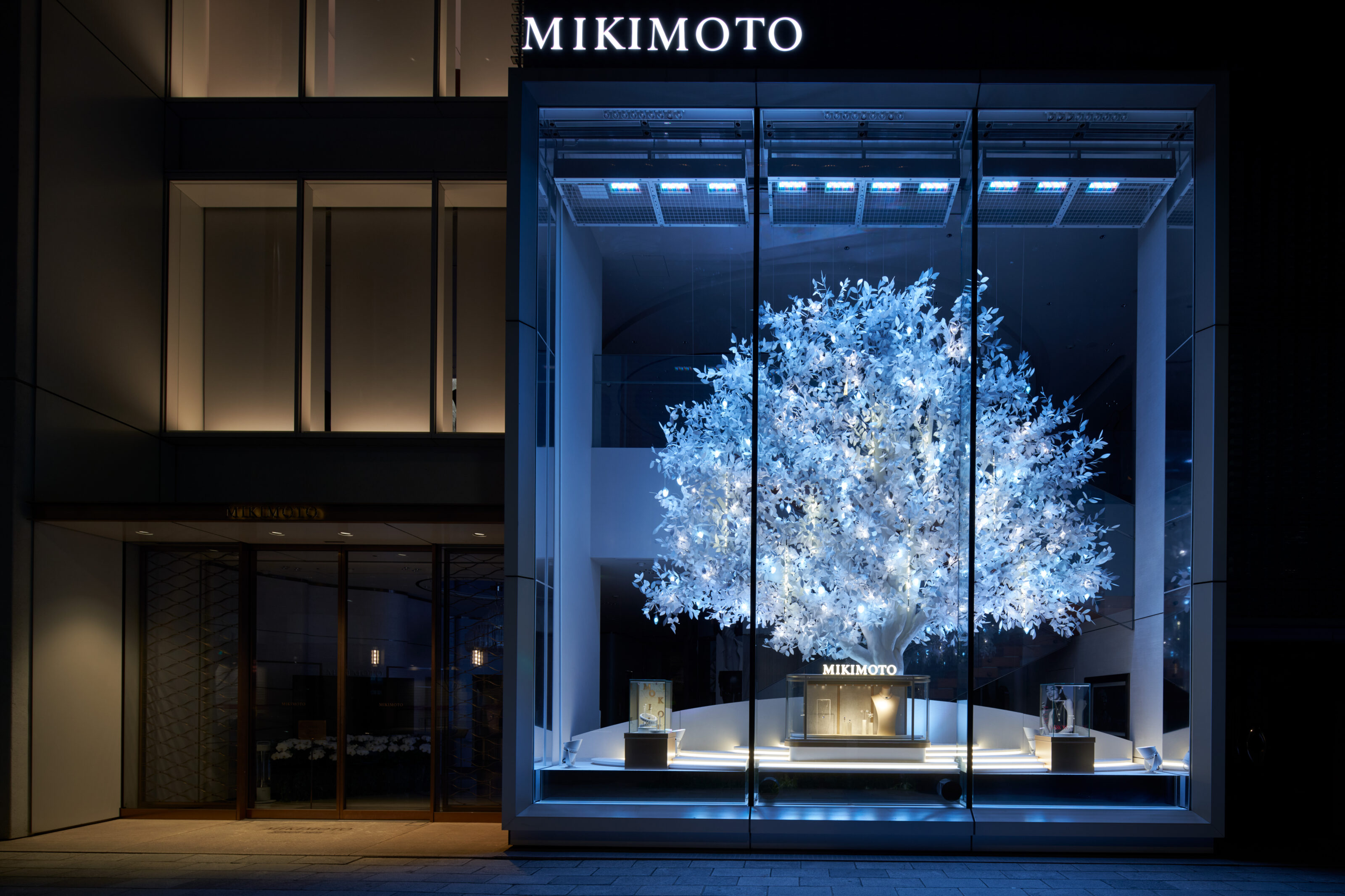 MIKIMOTO Ginza Holiday Window Display 2023: LUCENT