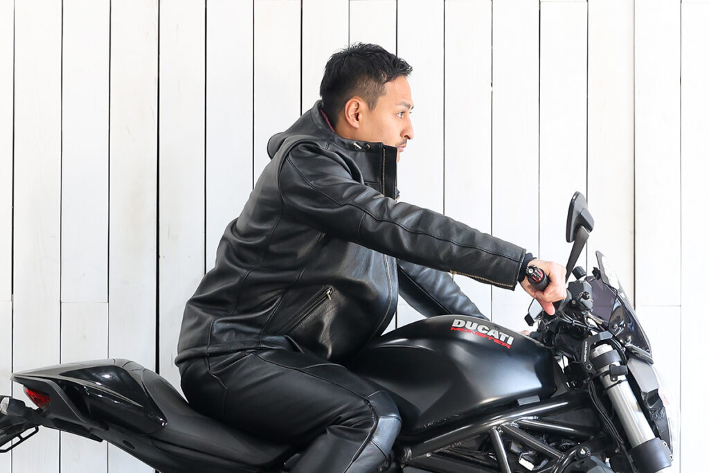 お洒落ライダー必見 見た目と機能性を両立した「防水レザージャケット