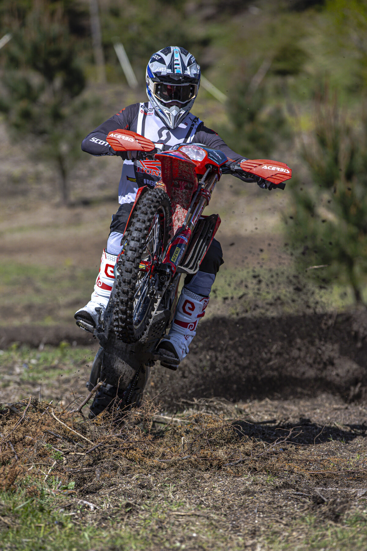 イタリアが誇る、革新のモトクロス・エンデューロブーツに最新モデルが