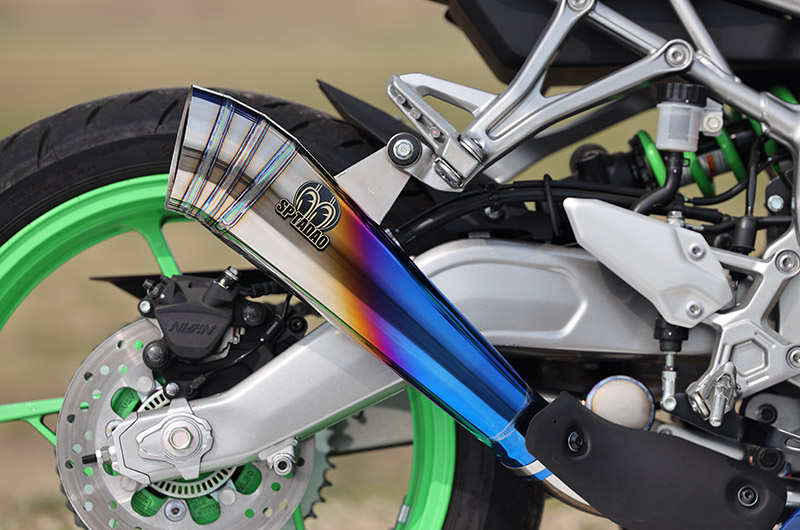 Ninja ZX-4R SE/RR専用メガホンマフラー登場！ツーリングも峠も極上