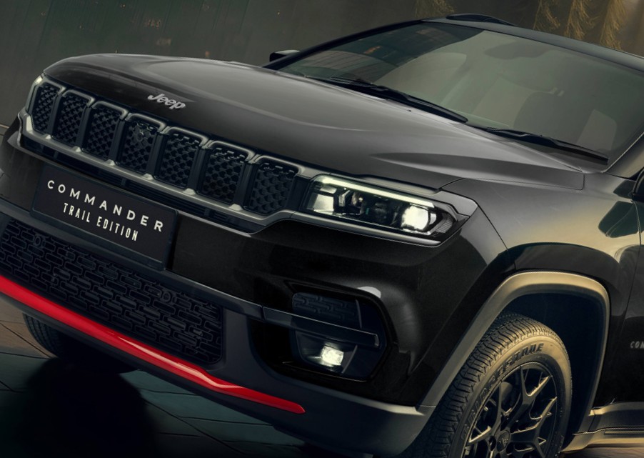 レッドが映える150台限定コマンダー Jeep® Commander Trail Edition