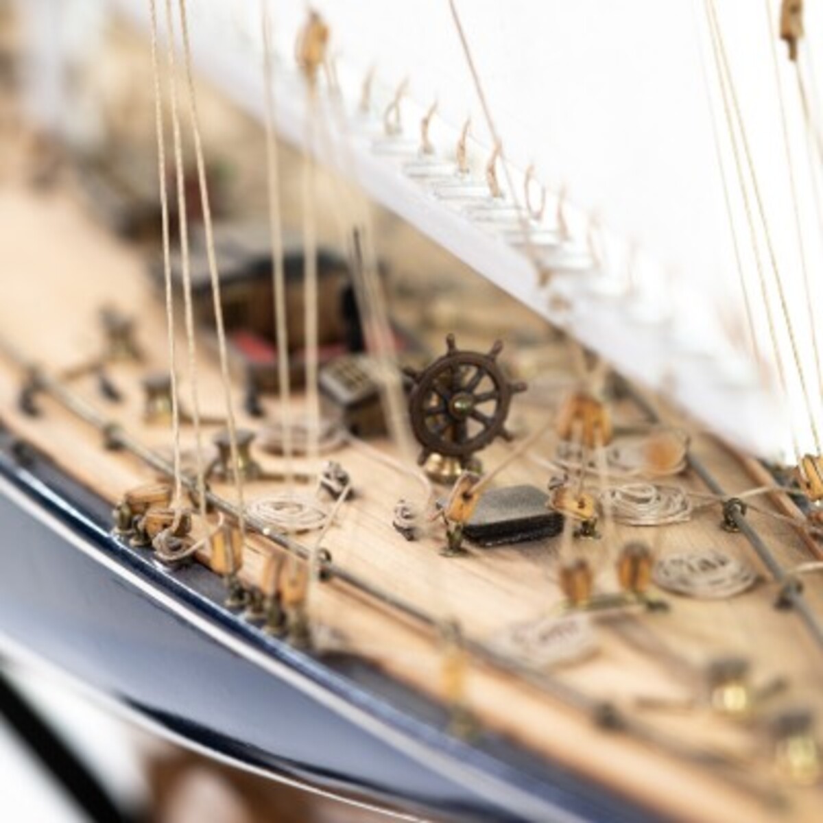 エンデバー Jクラス ヨット模型 - Amati (AM1700/82)
