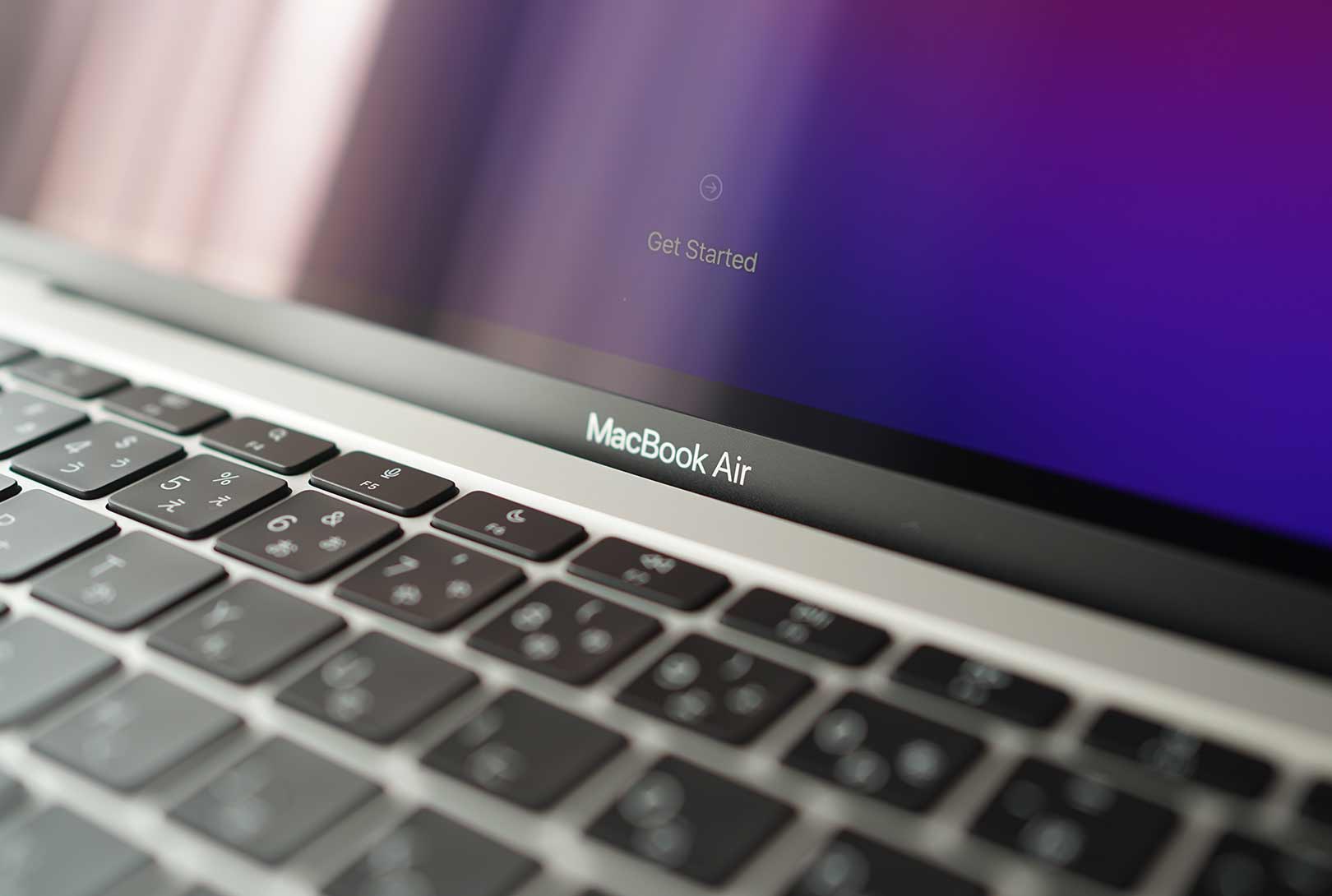 M1 MacBook Airのバッテリー消費が早い時の原因はこれ。2ヶ月検証して