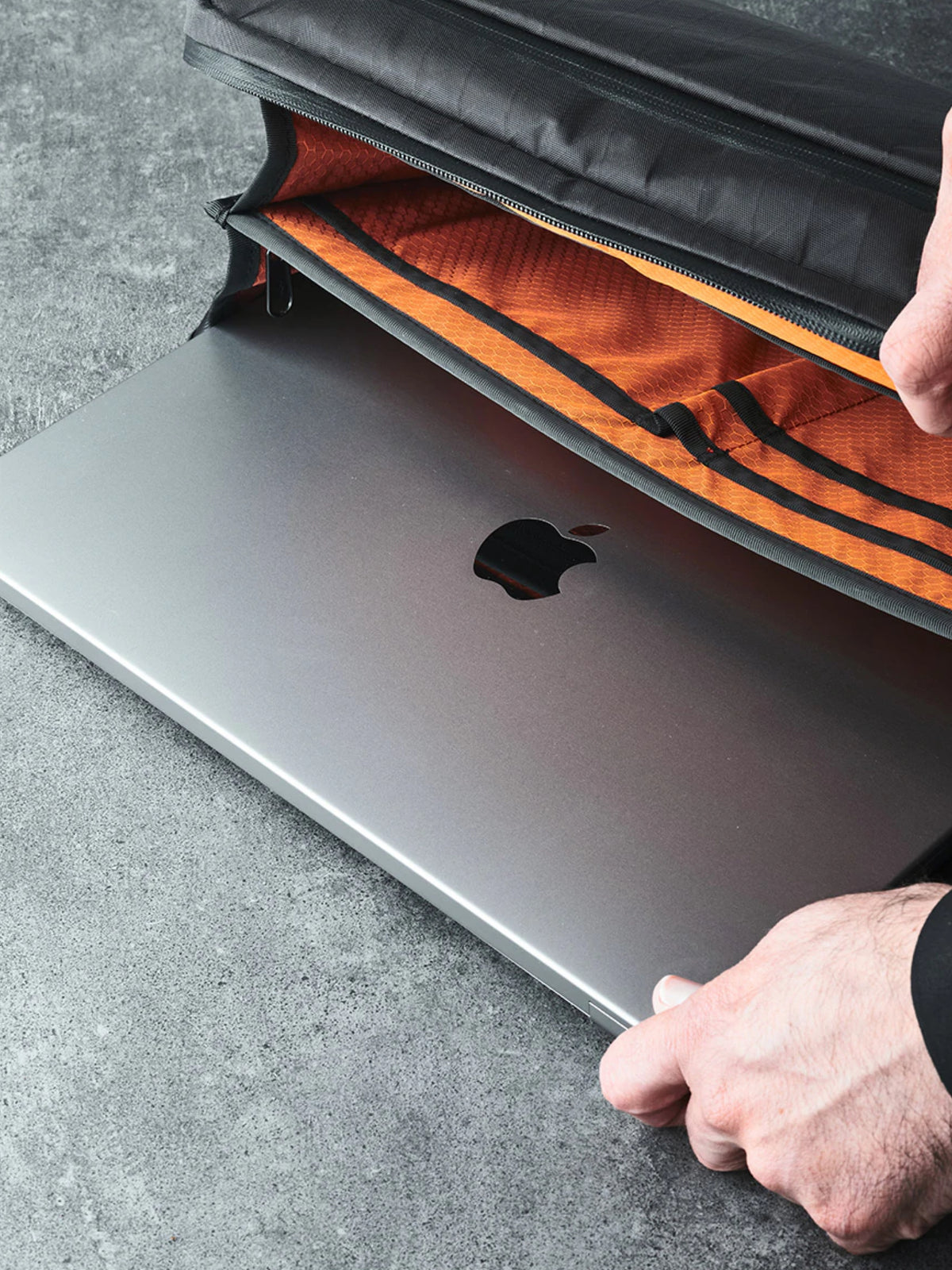 Alpaka Elements Tech Brief 16 Inch - MORE by Morello Indonesia