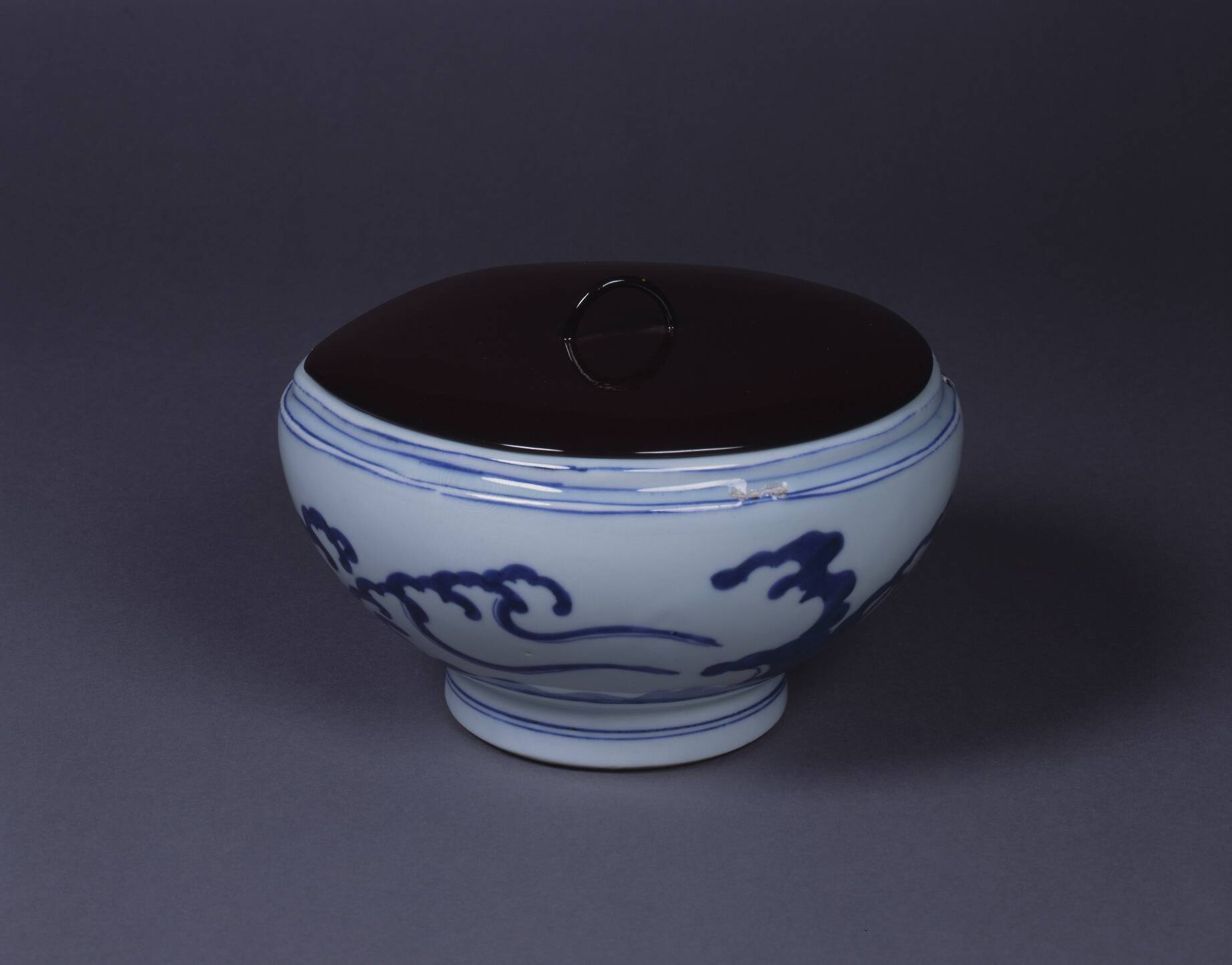 染付桜川文水指 – 兵庫陶芸美術館 収蔵品データベース