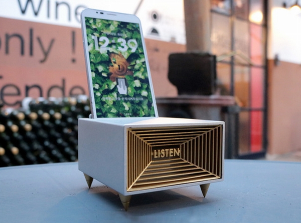 スマホを置くと「サザエ＆フォボナッチ構造」で音を美しくする無電源