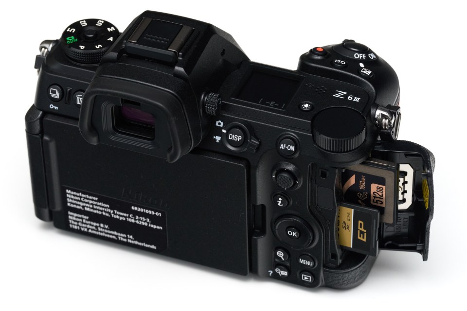 おすすめのメモリーカード： ニコン Z6 III [SDXC] | メモリーカード先生