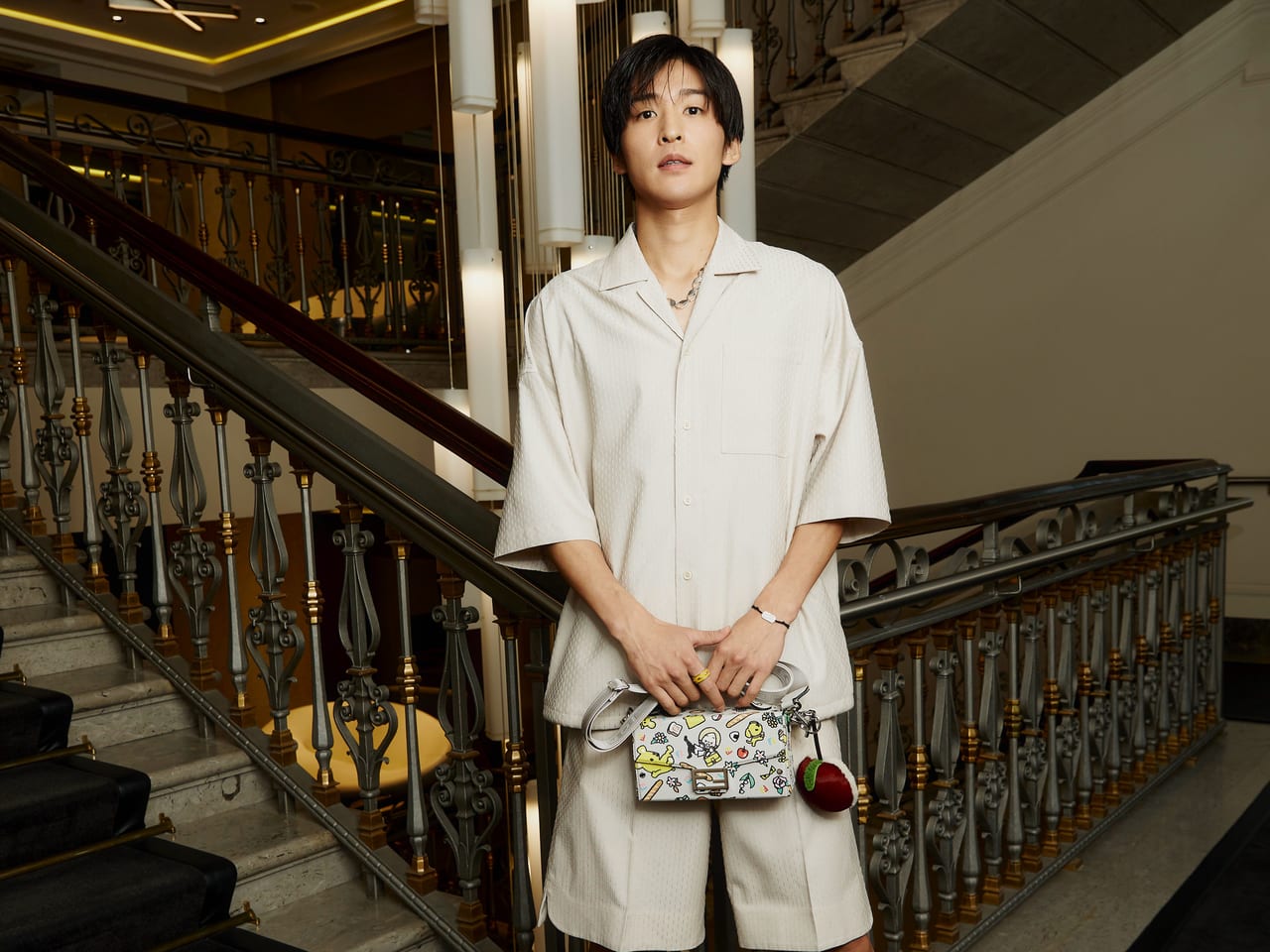 目黒蓮も着用！「フェンディ」が提案する新たな名作バッグ「バゲット