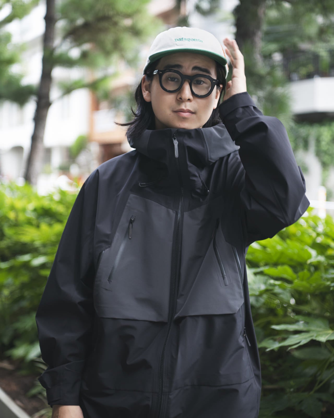 デサント オルテライン」の黒いゴアテックスジャケットをテックすぎ