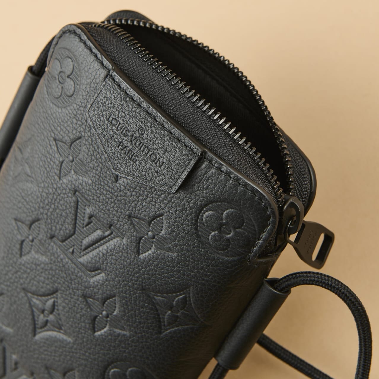 ルイ・ヴィトン」でホリデーシーズンに買うべき“冬の名作小物”6選